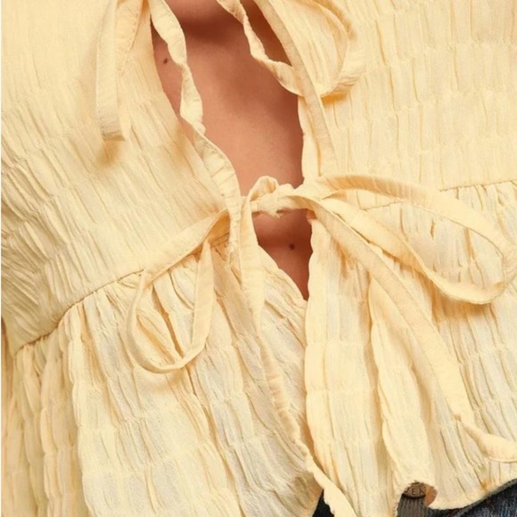 NWT Lulus Light Yellow Long Sleeve Tie-Front Peplum Top - Picture 3 of 4